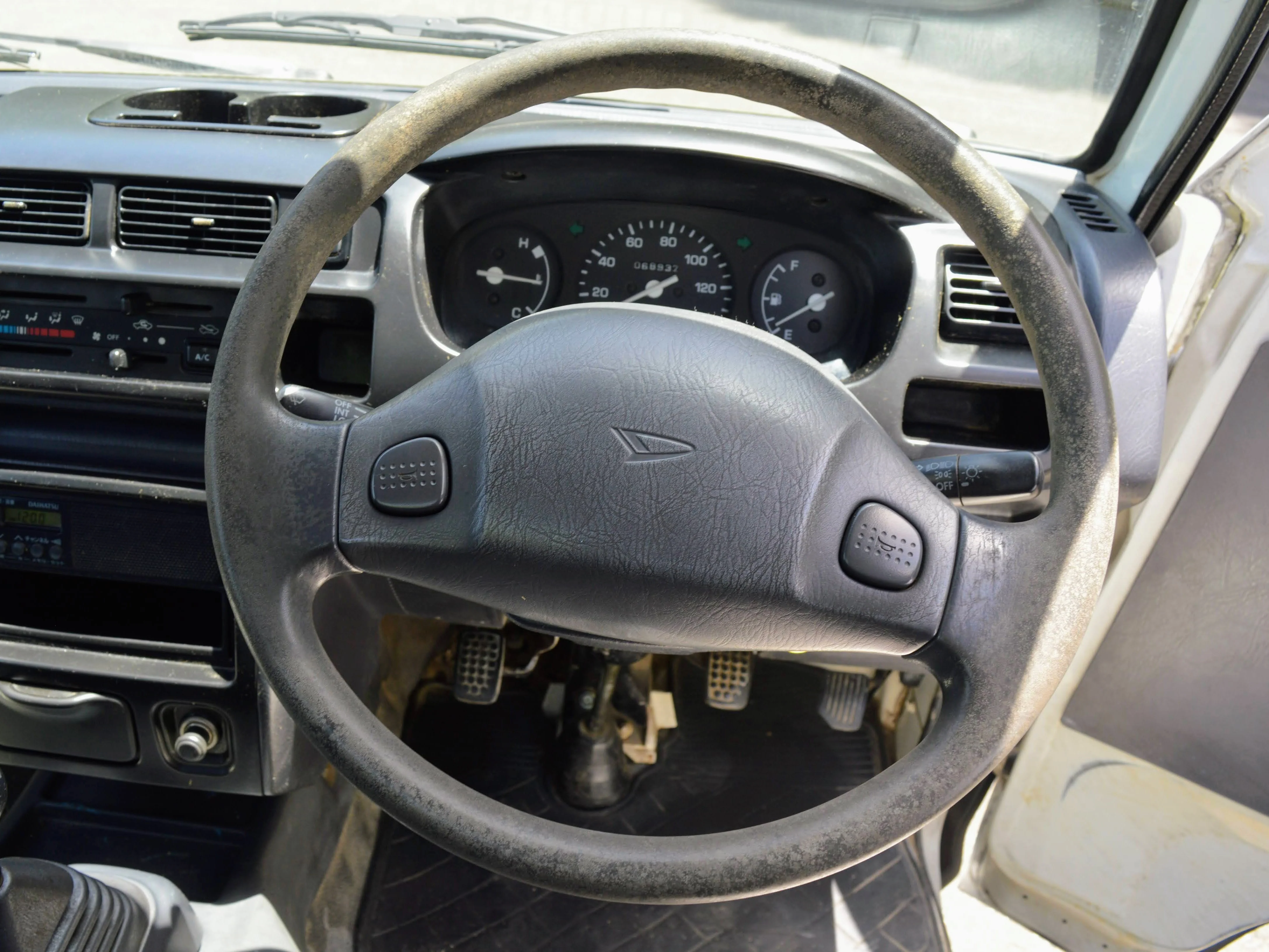 2000 Daihatsu Hijet 4WD - Image 11