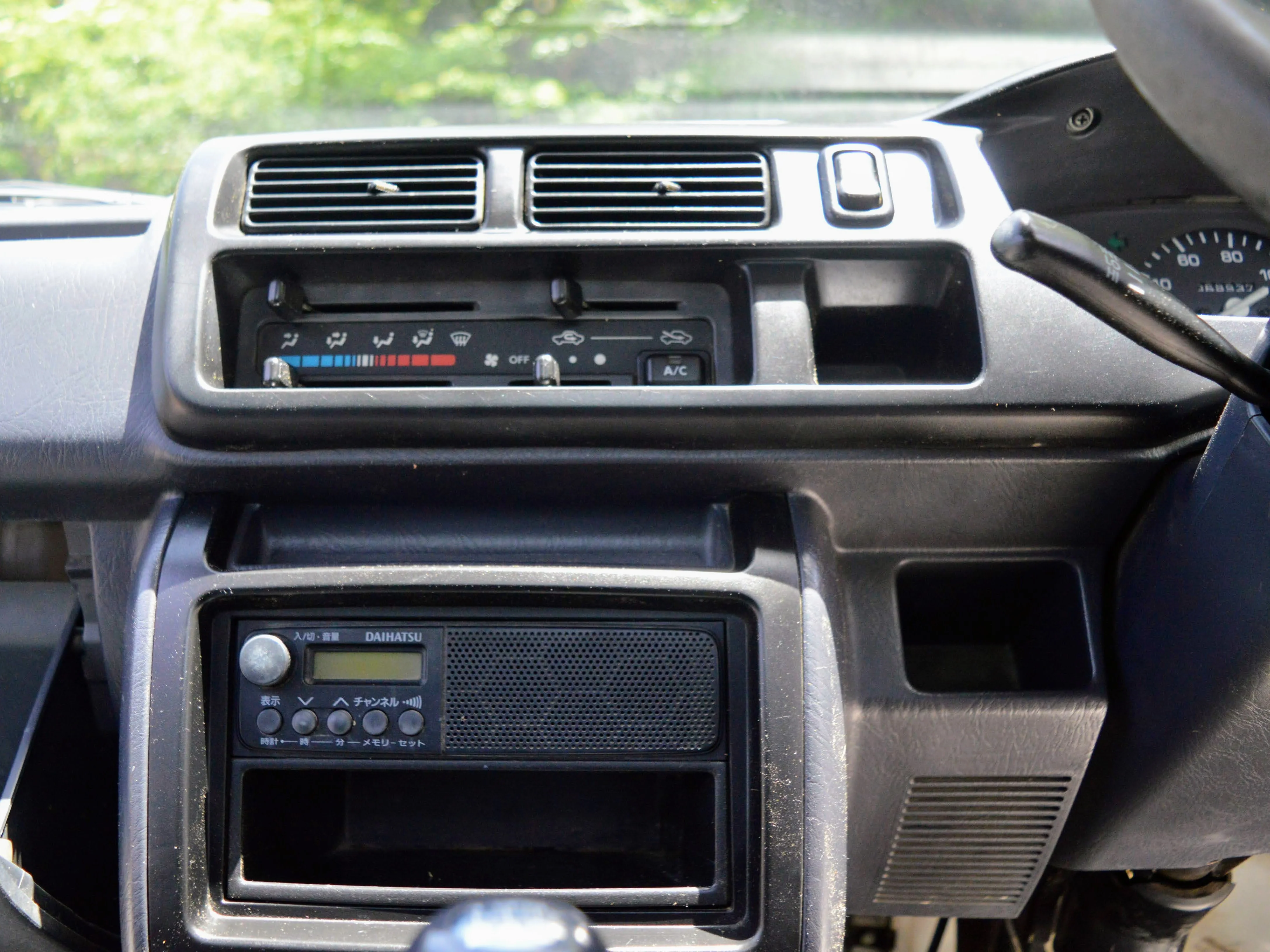 2000 Daihatsu Hijet 4WD - Image 15