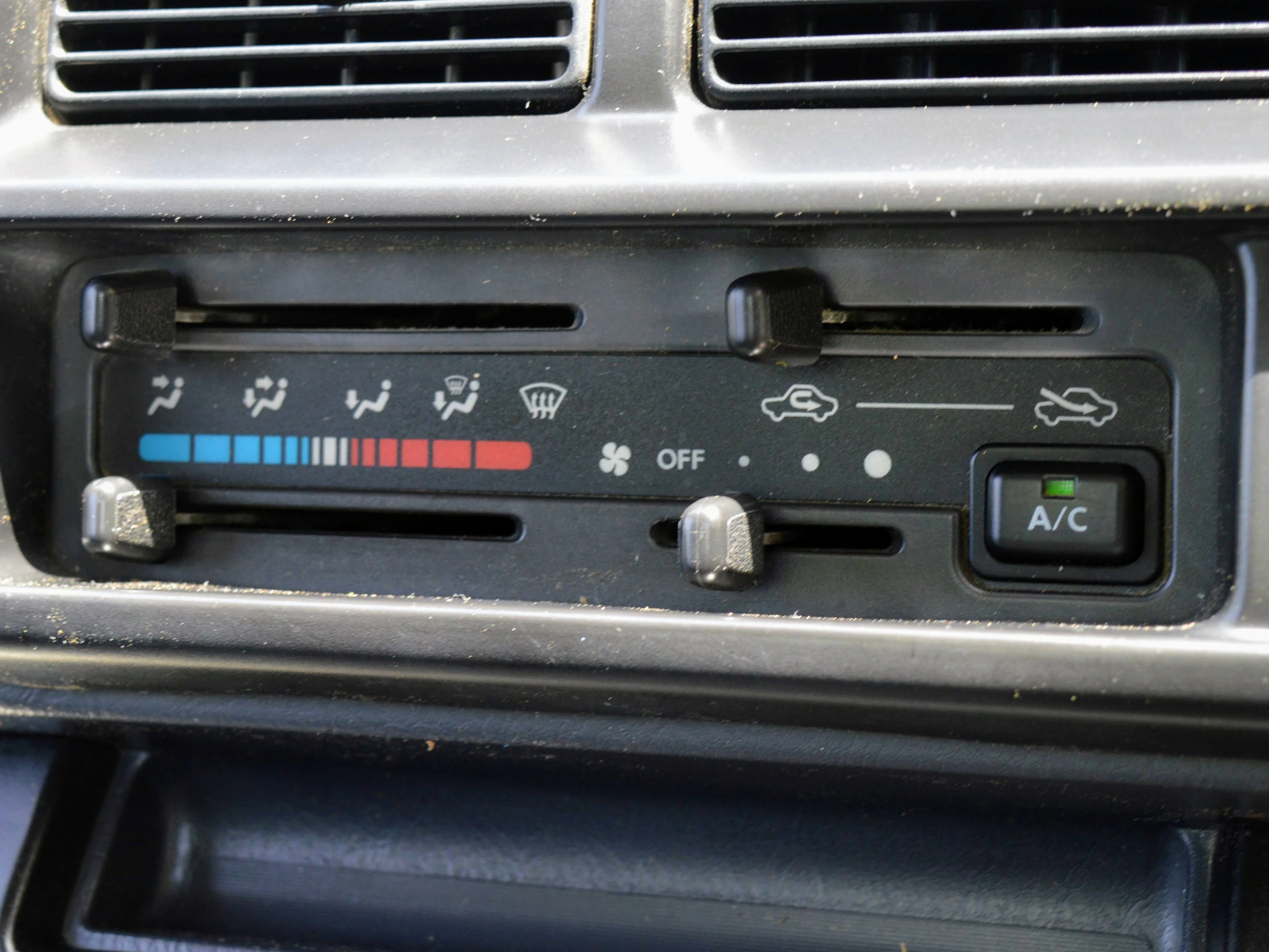 2000 Daihatsu Hijet 4WD - Image 16