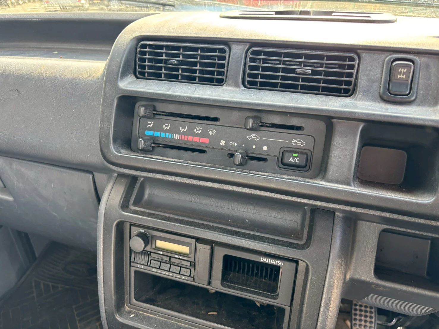 1999 Daihatsu Hijet 4WD - Image 19