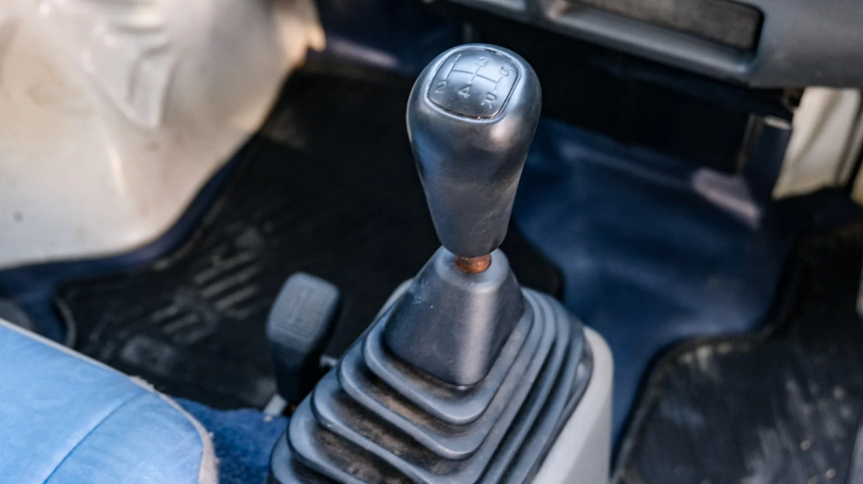 2000 Mitsubishi Minicab 4WD - Image 12