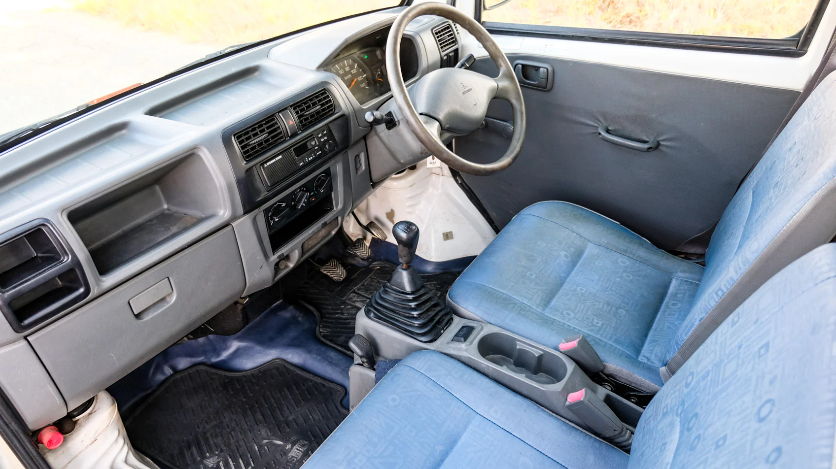 2000 Mitsubishi Minicab 4WD - Image 15
