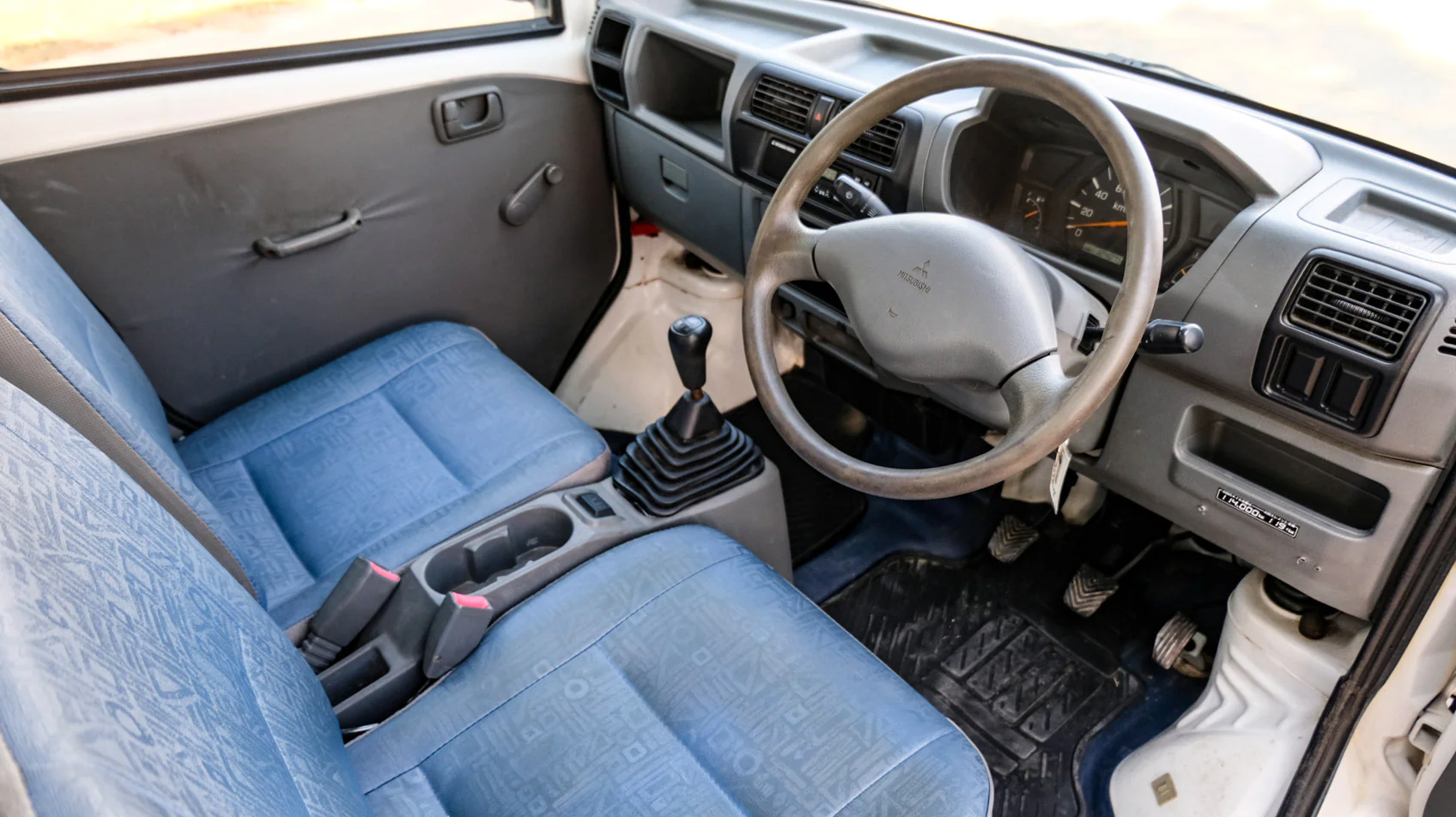 2000 Mitsubishi Minicab 4WD - Image 8