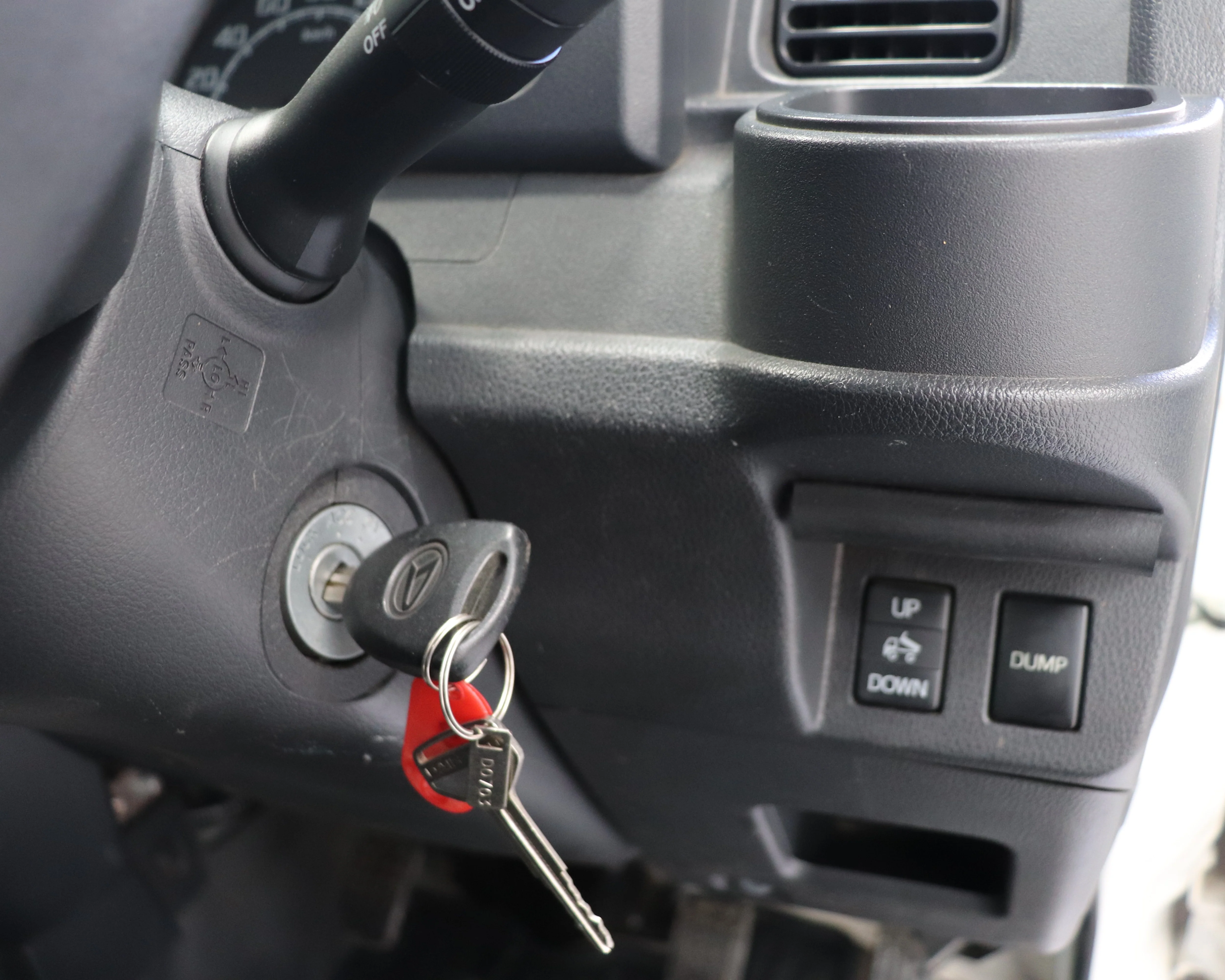 2014 Daihatsu Hijet Low Dump - Image 10