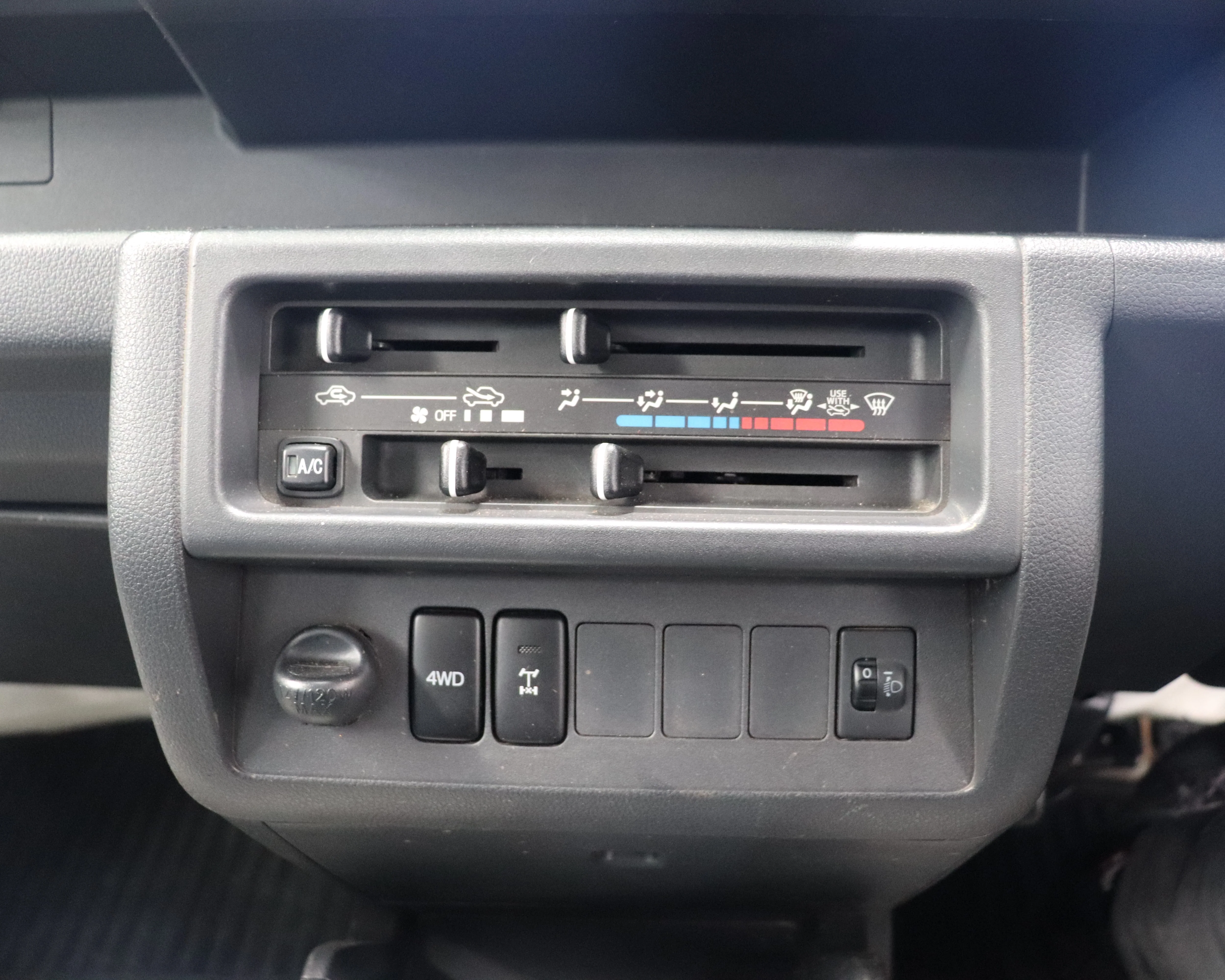 2014 Daihatsu Hijet Low Dump - Image 11