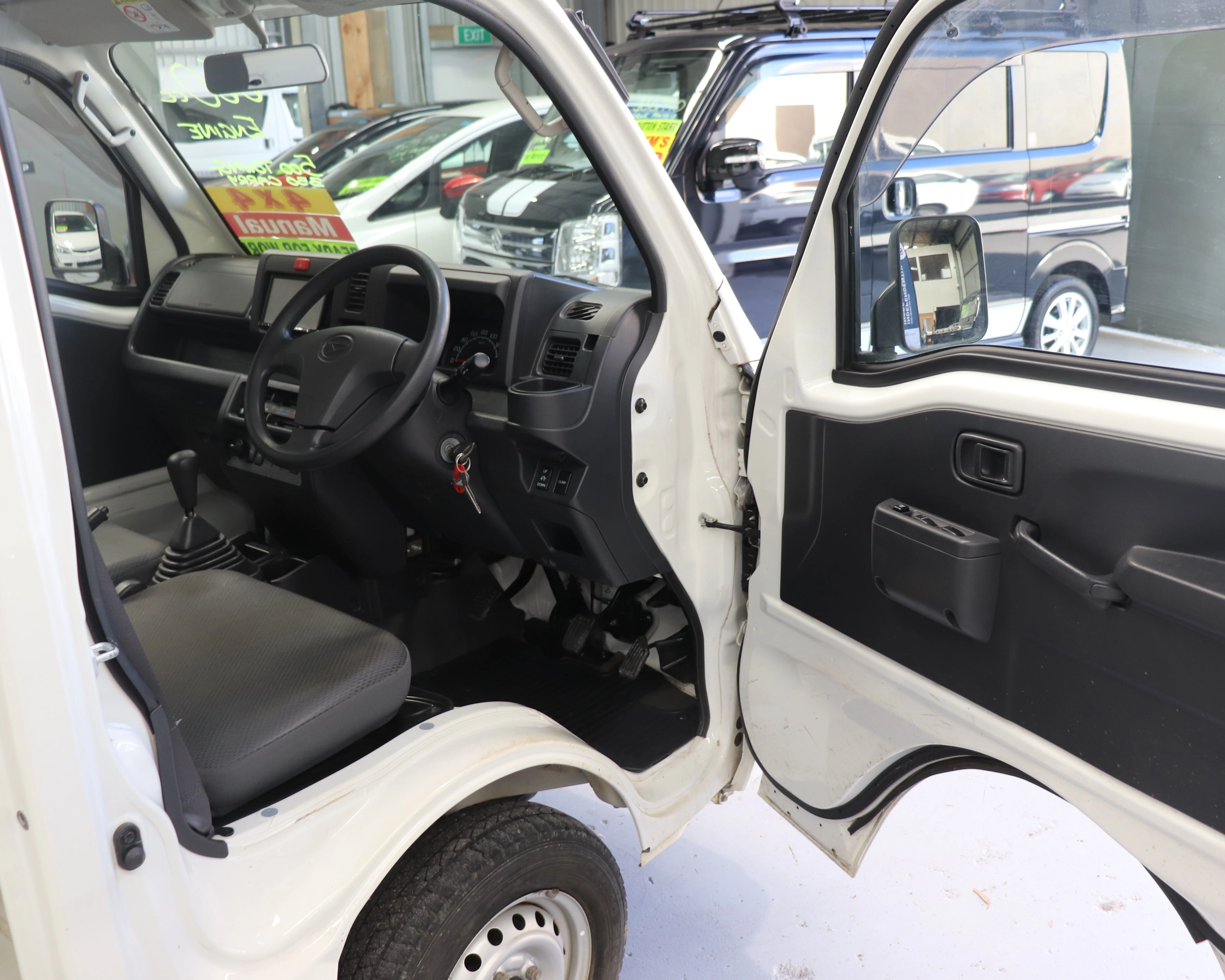 2014 Daihatsu Hijet Low Dump - Image 8