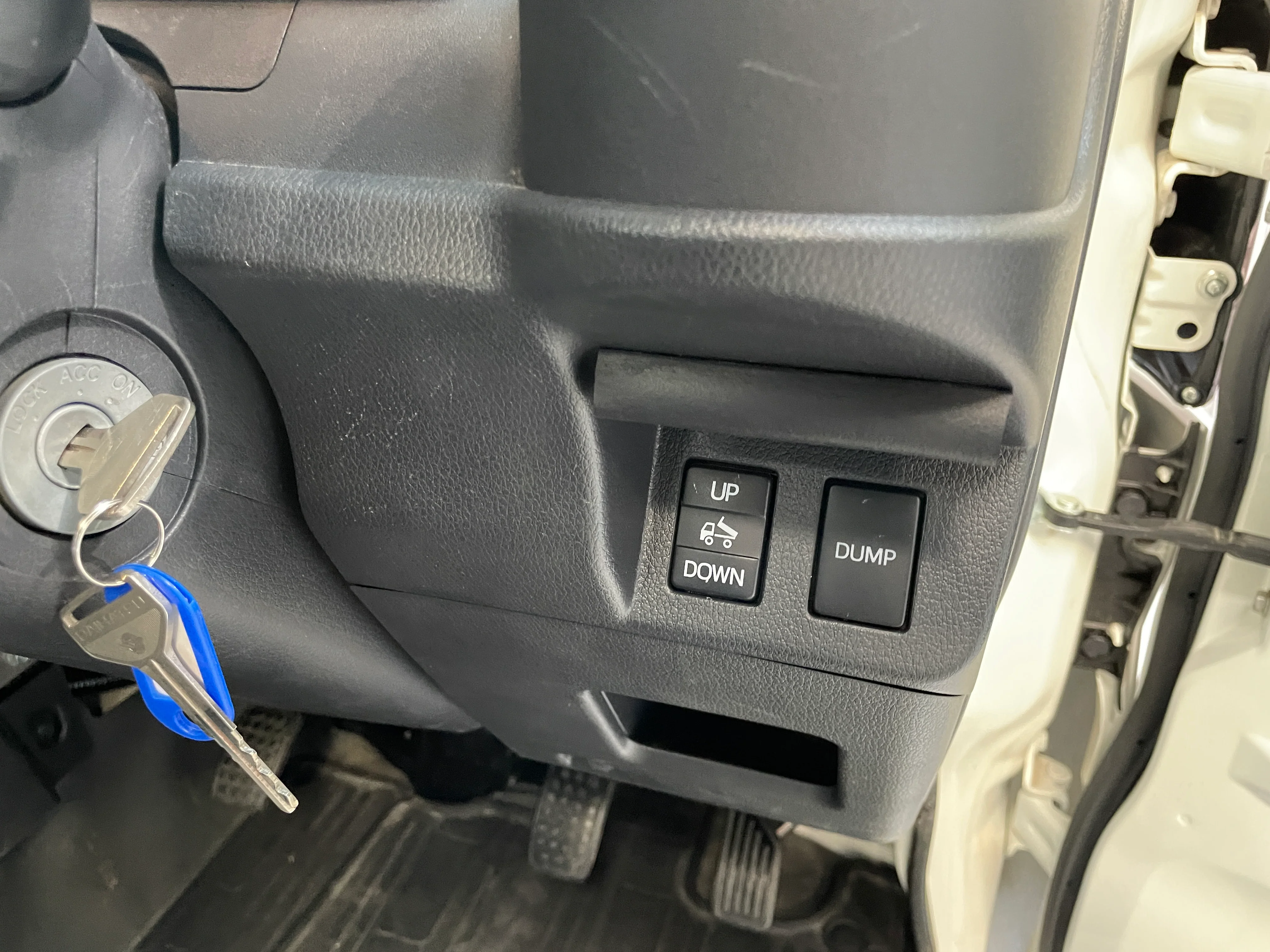 2016 Daihatsu Hijet Dump 4WD - Image 17