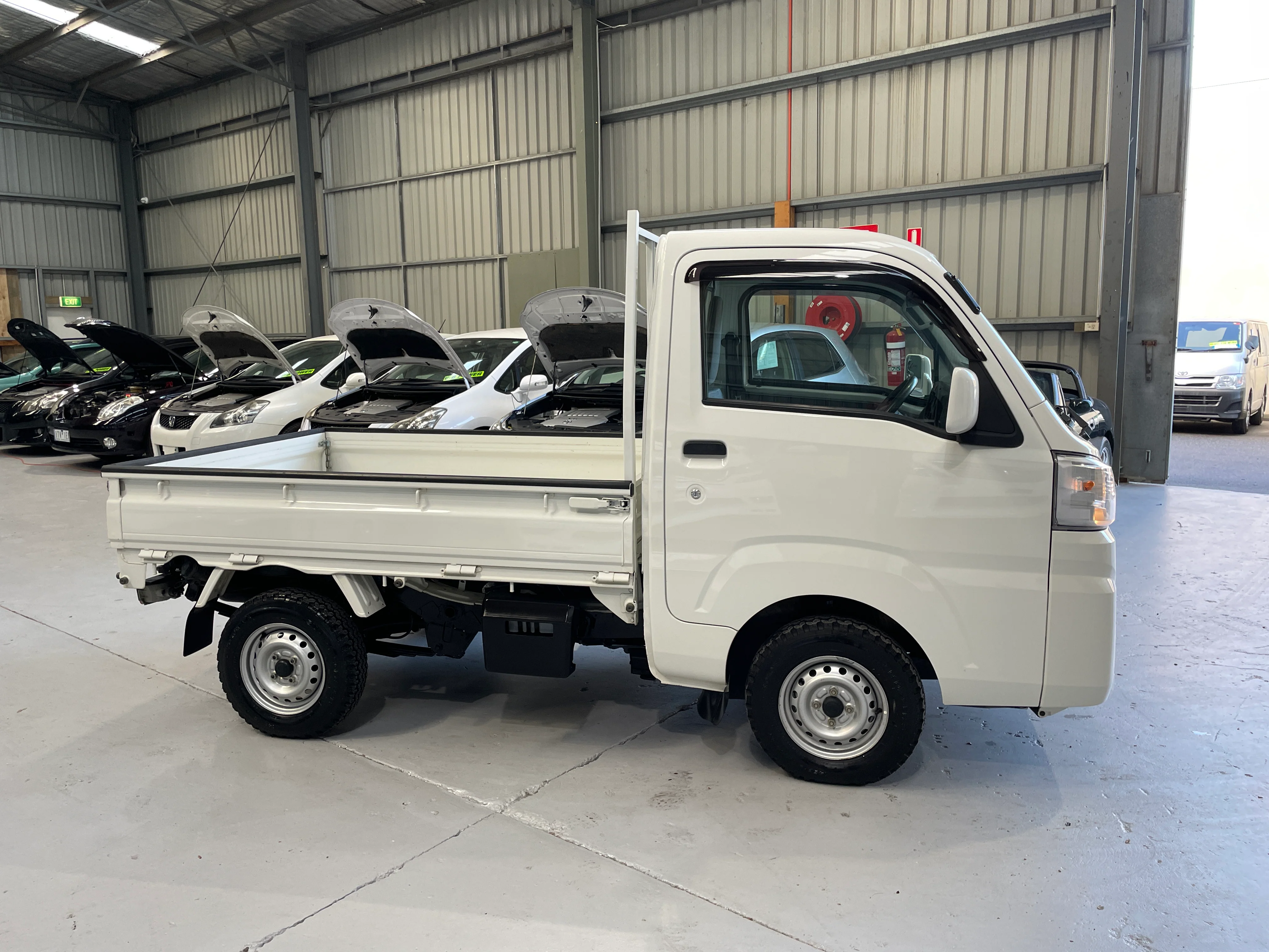2016 Daihatsu Hijet Dump 4WD - Image 3