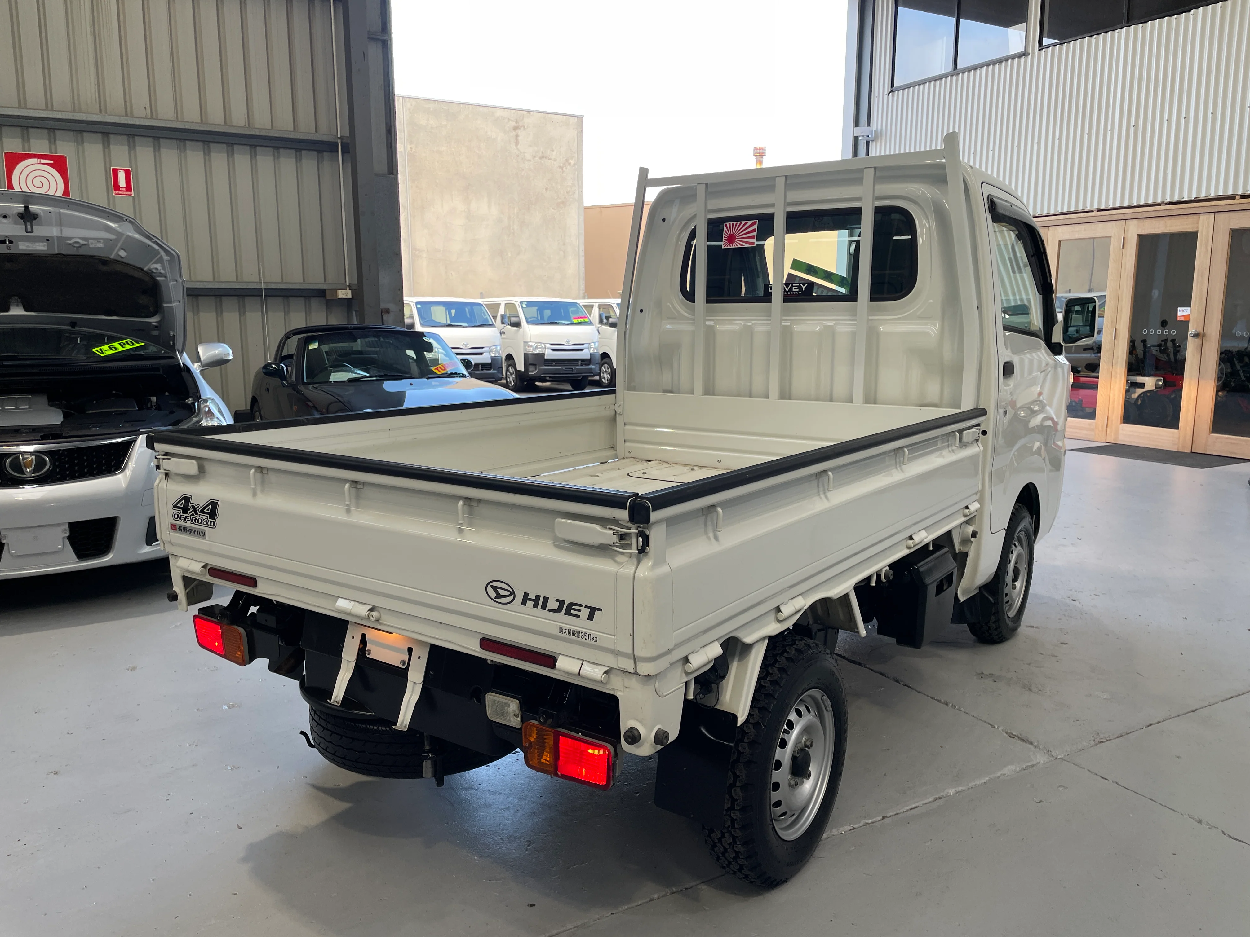 2016 Daihatsu Hijet Dump 4WD - Image 4
