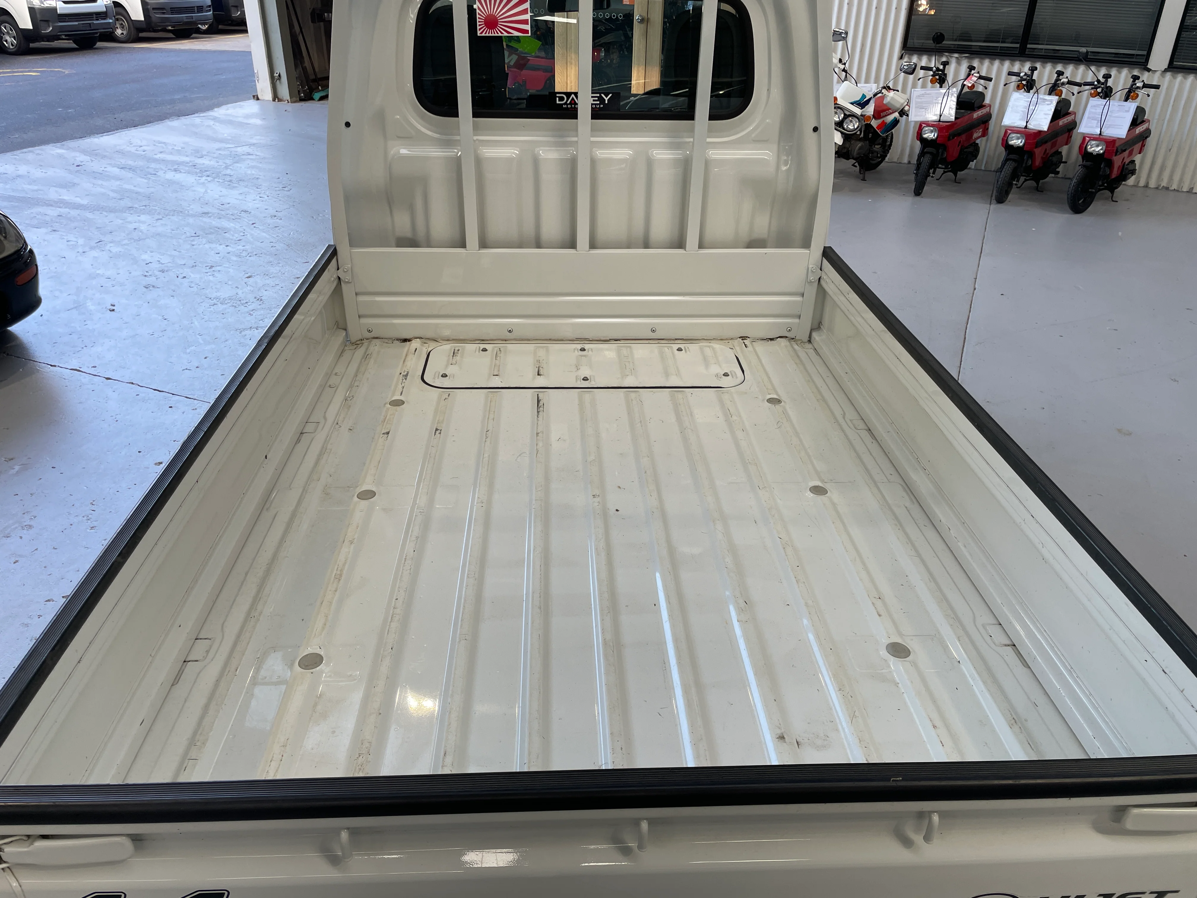 2016 Daihatsu Hijet Dump 4WD - Image 6