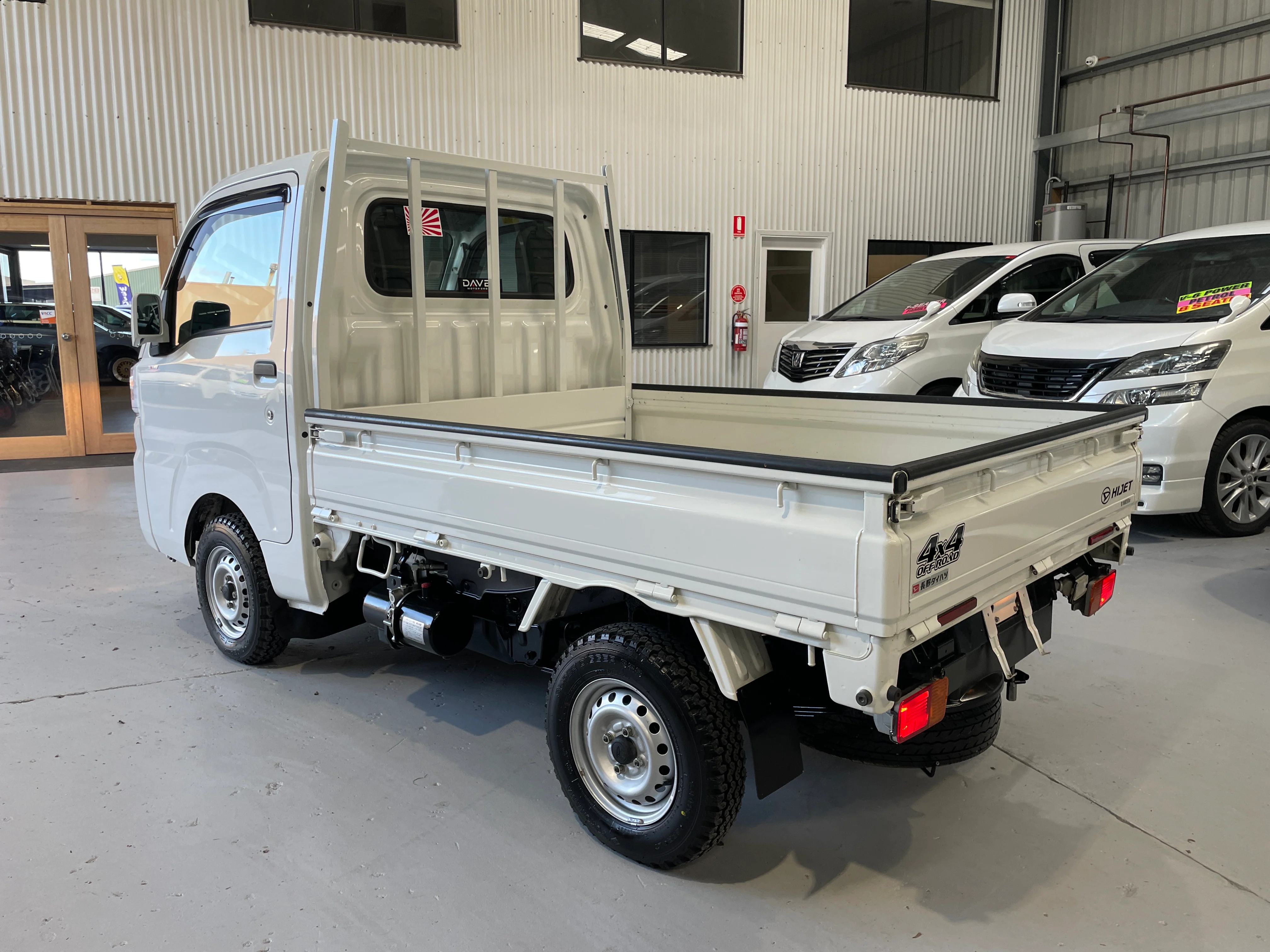 2016 Daihatsu Hijet Dump 4WD - Image 7